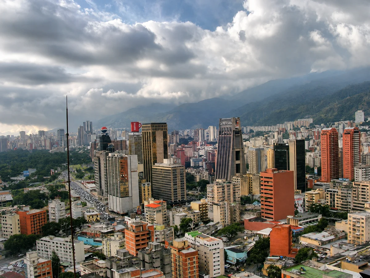Panoramic view of Caracas with city buildings and the Ávila mountain range